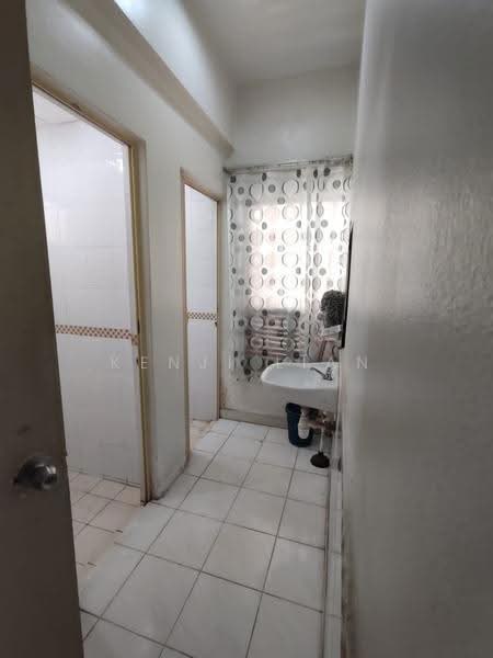 Condominium for Sale at Seri Maya Condominium - Kenji Lian - Bathroom - PropertyGuru.com.my