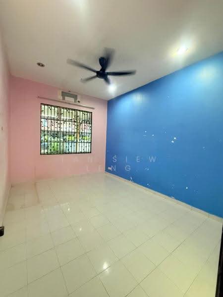 1-storey Terraced House for Rent in Seremban (Negeri Sembilan) - Tan Siew Leng - Living Room - PropertyGuru.com.my