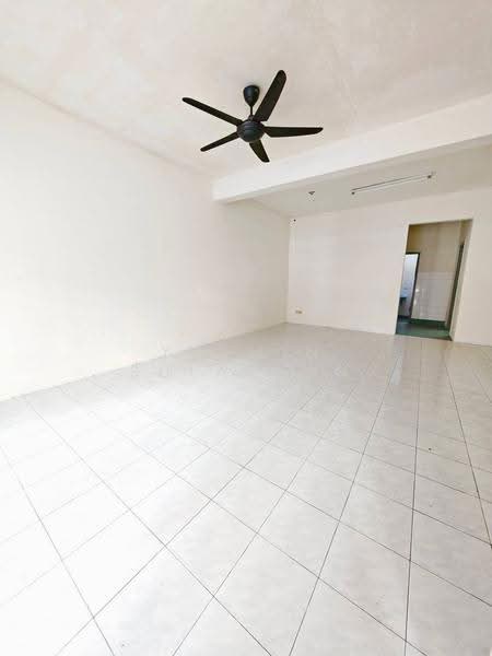 Rumah Berkembar untuk Dijual di Bandar Seri Putra (Bangi) - Yasmin Sulaiman - Living Room - PropertyGuru.com.my