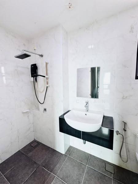Service Residence for Sale at Sky Breeze Service Apartment - Elroy Chan - Bathroom - PropertyGuru.com.my