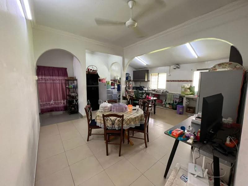 Semi-Detached House for Sale in Shah Alam (Selangor) - Ahmad Firdaus Mahmod - Dining Room - PropertyGuru.com.my