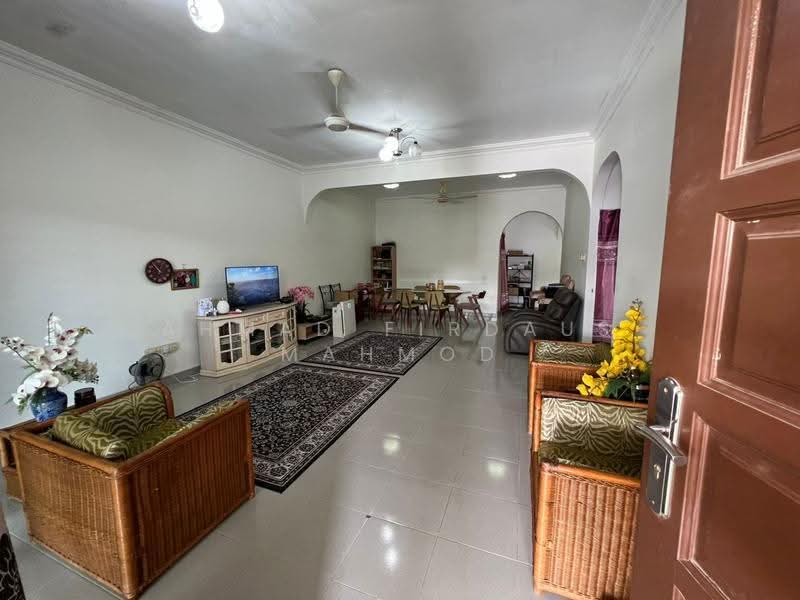 Semi-Detached House for Sale in Shah Alam (Selangor) - Ahmad Firdaus Mahmod - Living Room - PropertyGuru.com.my