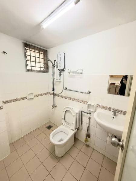 Rumah Teres 2-Tingkat untuk Dijual di Bandar Kinrara Seksyen 5 (Bandar Kinrara) - Wendy Chin - Bathroom - PropertyGuru.com.my