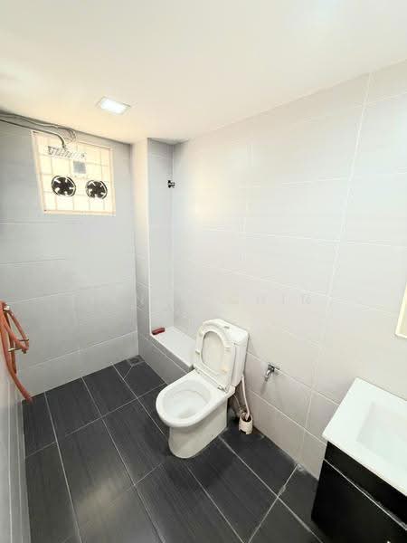 Rumah Teres 2-Tingkat untuk Dijual di Bandar Kinrara Seksyen 5 (Bandar Kinrara) - Wendy Chin - Bathroom - PropertyGuru.com.my