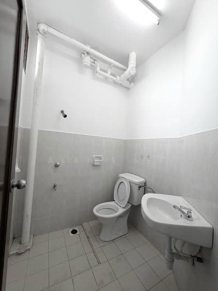 Apartment for Sale at Lake View Suites - Alanis Lee - Bathroom - PropertyGuru.com.my