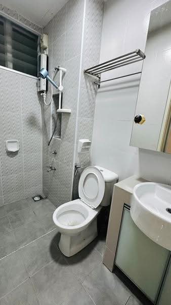 Pangsapuri untuk Disewa di Austin Suites (Permata Austin) - Alanis Lee - Bathroom - PropertyGuru.com.my