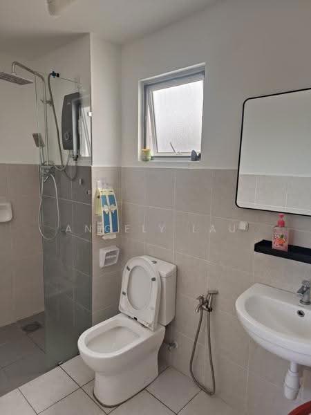 Kediaman Servis untuk Disewa di Alanis Residence - Angely Lau - Bathroom - PropertyGuru.com.my