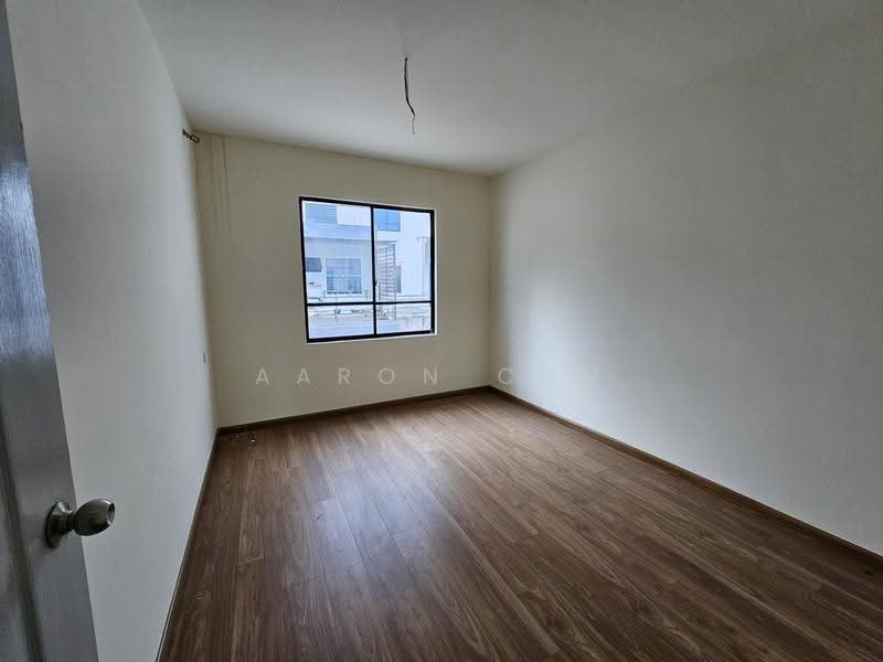 Rumah Teres 2-Tingkat untuk Dijual di Penampang (Sabah) - Aaron Chu - 1st Floor Bedroom 2 - PropertyGuru.com.my
