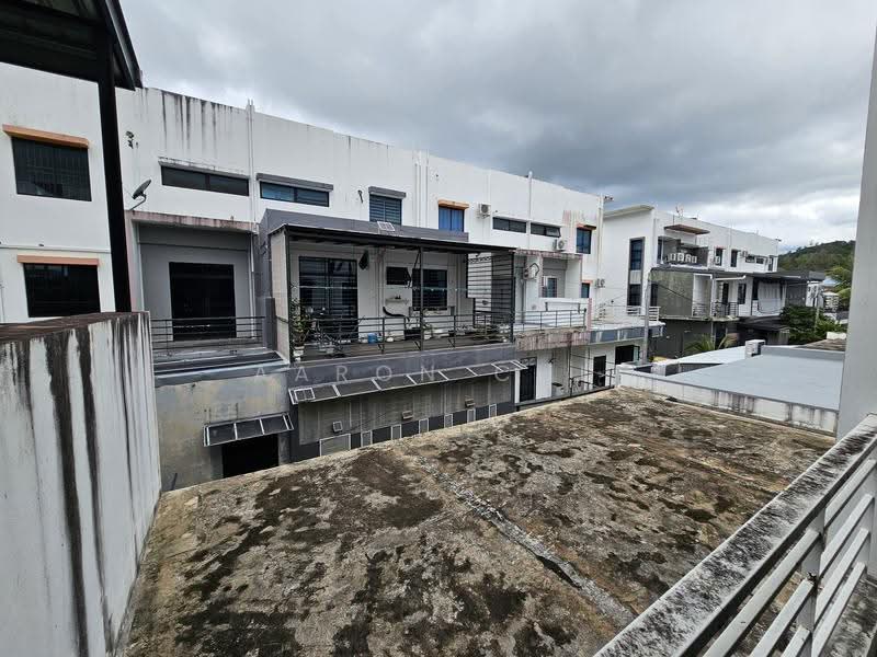 Rumah Teres 2-Tingkat untuk Dijual di Penampang (Sabah) - Aaron Chu - 1st Floor Bedroom 1 (With Balcony) - PropertyGuru.com.my