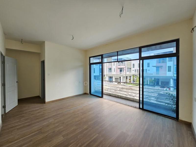 Rumah Teres 2-Tingkat untuk Dijual di Penampang (Sabah) - Aaron Chu - 1st Floor Master Bedroom (With Balcony) - PropertyGuru.com.my