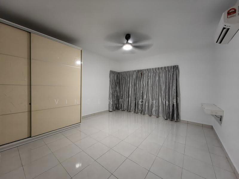 Kediaman Servis untuk Dijual di Koi Kinrara - Vincent Chye - Bedroom - PropertyGuru.com.my
