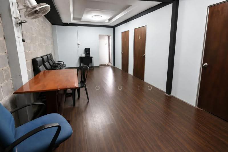 Shop for Sale in Taman Anggerik (Tampoi) - Ee Fong Toh - Corridor - PropertyGuru.com.my