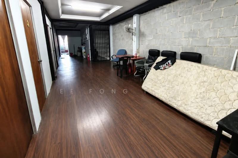 Shop for Sale in Taman Anggerik (Tampoi) - Ee Fong Toh - Corridor - PropertyGuru.com.my