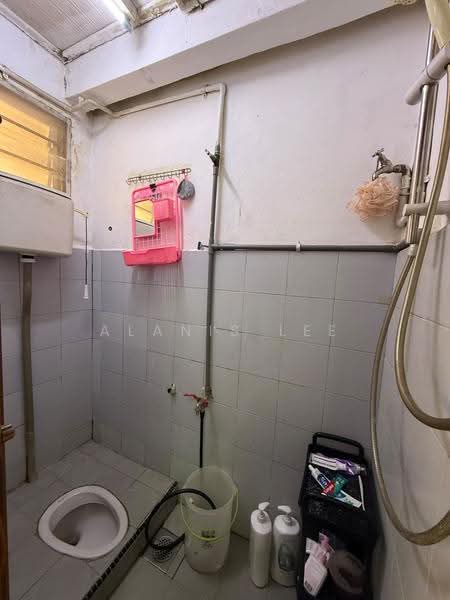 1-storey Terraced House for Sale in Taman Universiti (Skudai) - Alanis Lee - Bathroom - PropertyGuru.com.my