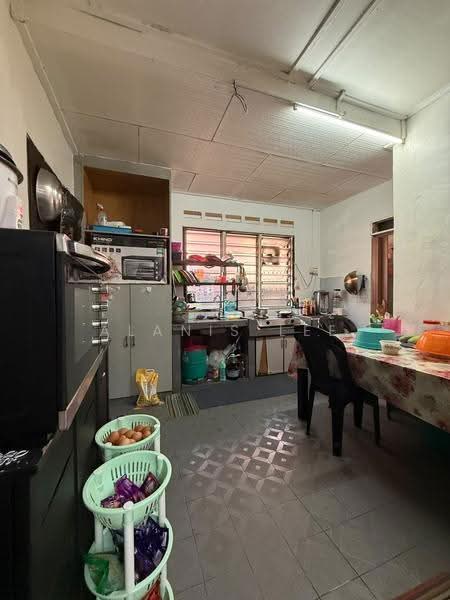 1-storey Terraced House for Sale in Taman Universiti (Skudai) - Alanis Lee - Kitchen - PropertyGuru.com.my