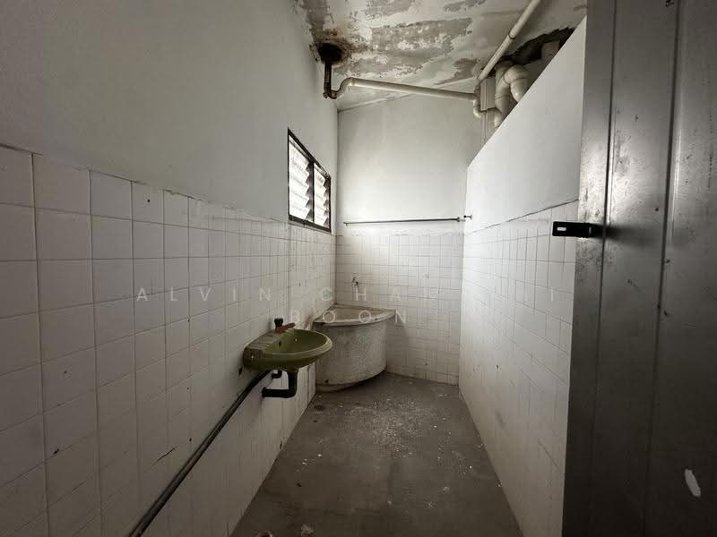 Kedai / Pejabat untuk Disewa di Jasin (Melaka) - Alvin Chan Kai Boon - Bathroom - PropertyGuru.com.my