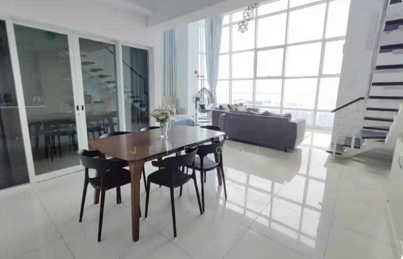 Kediaman Servis untuk Dijual di Maritime Suite - Jeff Ooi - Living Room - PropertyGuru.com.my