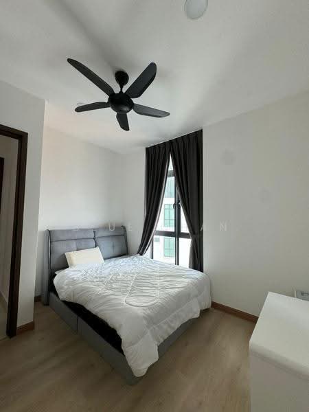 Kediaman Servis untuk Dijual di Green Haven - Blue Chan - Bedroom - PropertyGuru.com.my