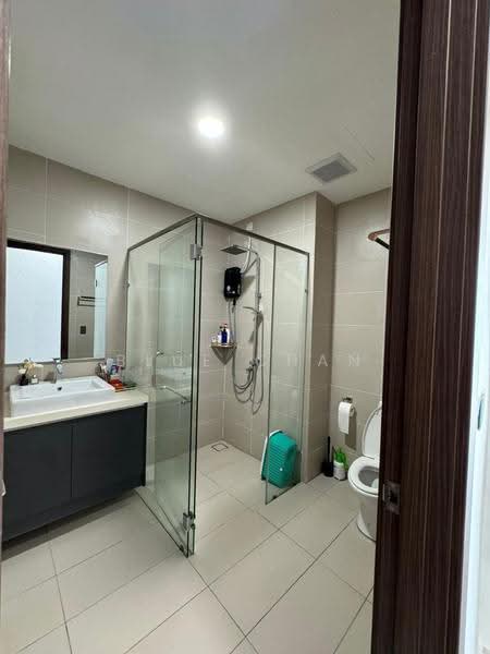 Kediaman Servis untuk Dijual di Green Haven - Blue Chan - Bathroom - PropertyGuru.com.my