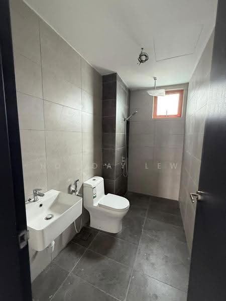 Kediaman Servis untuk Dijual di JRK Convena - Holiday Lew - Bathroom - PropertyGuru.com.my