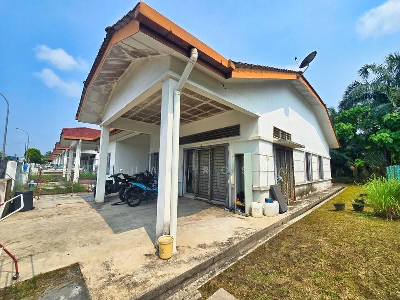 Semi-Detached House for Sale in Bandar Saujana Putra (Tanjong Duabelas) - Aishah Rosnam - Exterior - PropertyGuru.com.my
