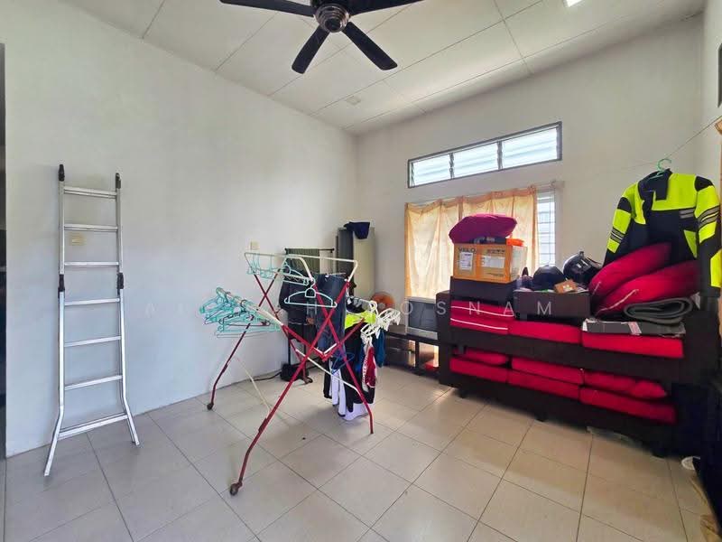 Semi-Detached House for Sale in Bandar Saujana Putra (Tanjong Duabelas) - Aishah Rosnam - Living Room - PropertyGuru.com.my