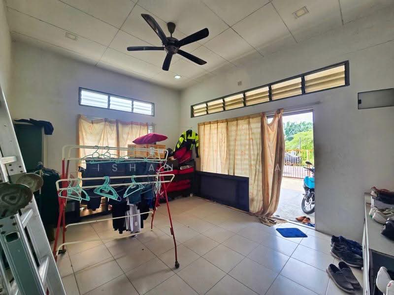 Semi-Detached House for Sale in Bandar Saujana Putra (Tanjong Duabelas) - Aishah Rosnam - Interior - PropertyGuru.com.my