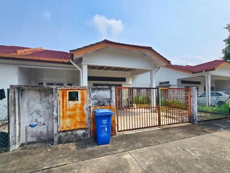 Semi-Detached House for Sale in Bandar Saujana Putra (Tanjong Duabelas) - Aishah Rosnam - Exterior - PropertyGuru.com.my