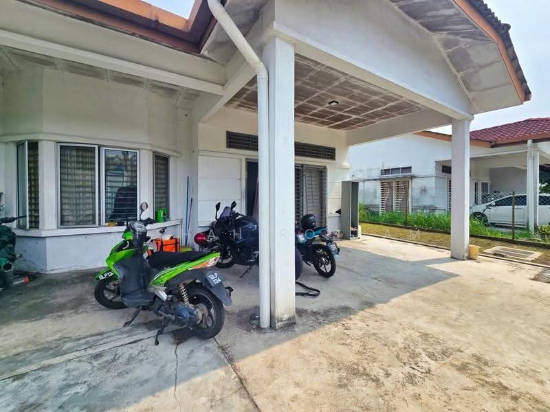 Semi-Detached House for Sale in Bandar Saujana Putra (Tanjong Duabelas) - Aishah Rosnam - Exterior - PropertyGuru.com.my