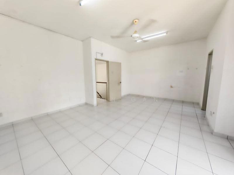 Rumah Teres 2-Tingkat untuk Dijual di Austin (Johor Bahru) - Ethan Gan - Living Room - PropertyGuru.com.my