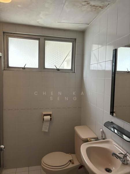 Kondominium untuk Disewa di Pantai Panorama Condominiums - Chen Kah Seng - Bathroom - PropertyGuru.com.my