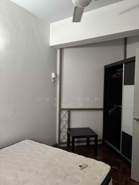 Kondominium untuk Disewa di Pantai Panorama Condominiums - Chen Kah Seng - Bedroom - PropertyGuru.com.my