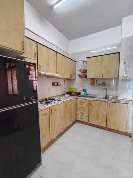 Kondominium untuk Dijual di Eden Seaview Condominium - TC Tong Loh - Kitchen - PropertyGuru.com.my