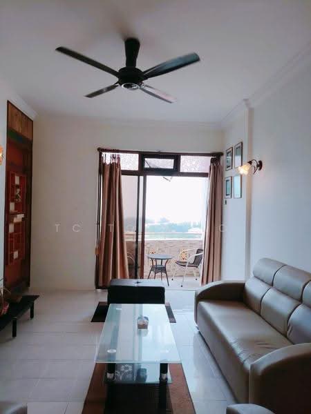 Kondominium untuk Dijual di Eden Seaview Condominium - TC Tong Loh - Living Room - PropertyGuru.com.my