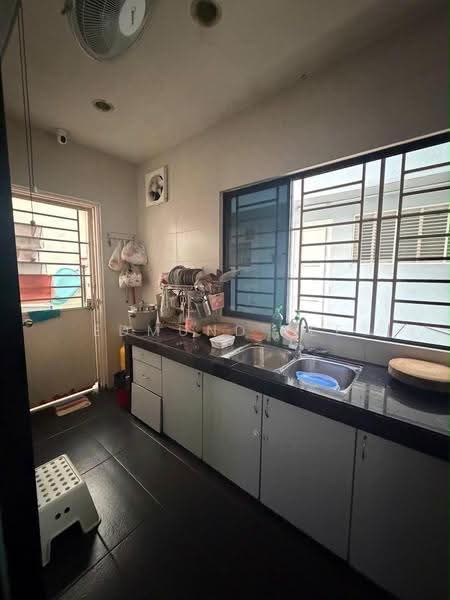 3-storey Terraced House for Sale in Lake Fields (Sungai Besi) - Edmund Lee - Kitchen - PropertyGuru.com.my