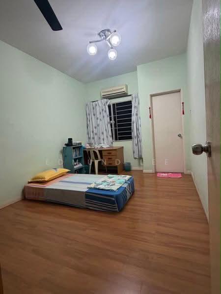 3-storey Terraced House for Sale in Lake Fields (Sungai Besi) - Edmund Lee - Bedroom - PropertyGuru.com.my