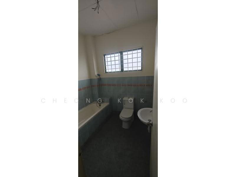 Rumah Berkembar untuk Dijual di Beranang (Selangor) - Cheong Kok Koo - Bathroom - PropertyGuru.com.my