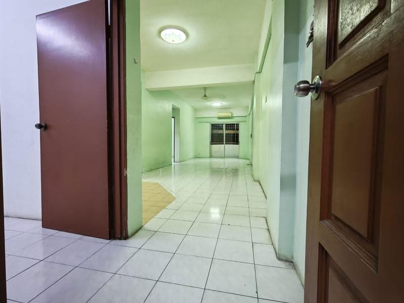 Apartment for Rent at Pangsapuri Perdana Villa - Keith See - Corridor - PropertyGuru.com.my