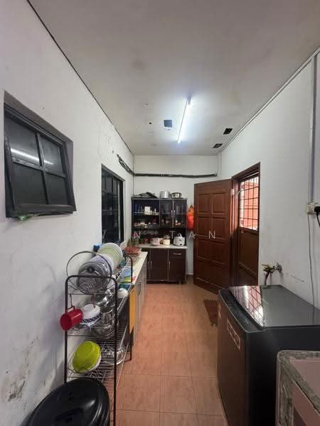 2-storey Terraced House for Sale in Taman Tampoi Indah (Tampoi) - Win Tan - Kitchen - PropertyGuru.com.my
