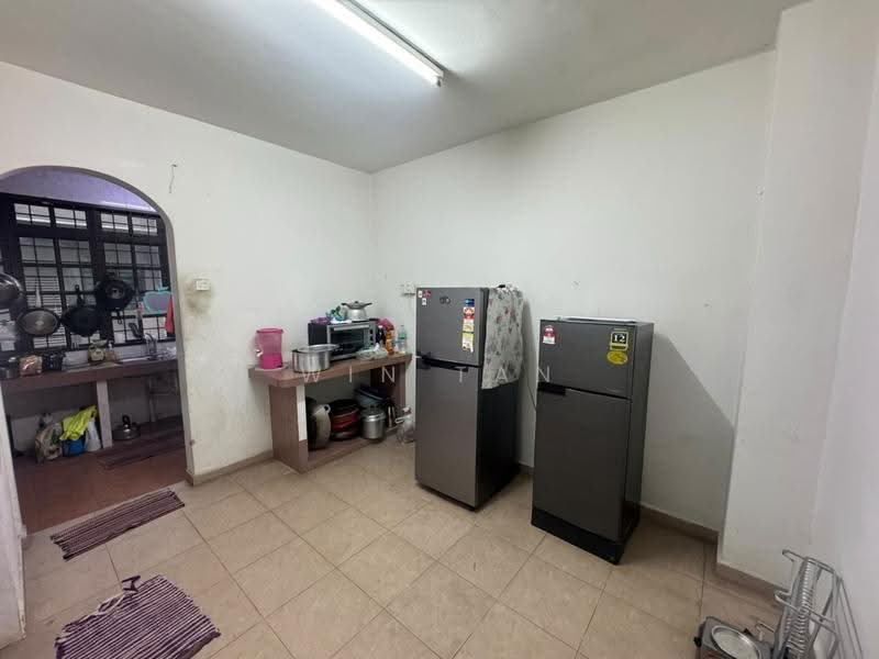 2-storey Terraced House for Sale in Taman Tampoi Indah (Tampoi) - Win Tan - Kitchen - PropertyGuru.com.my