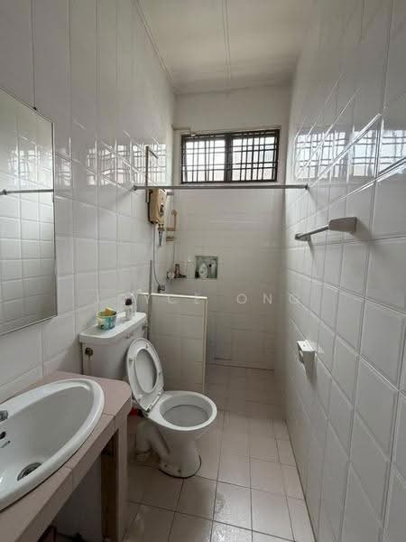 1-storey Terraced House for Sale in Taman Molek (Johor Bahru) - Joyce Ong - Bathroom - PropertyGuru.com.my