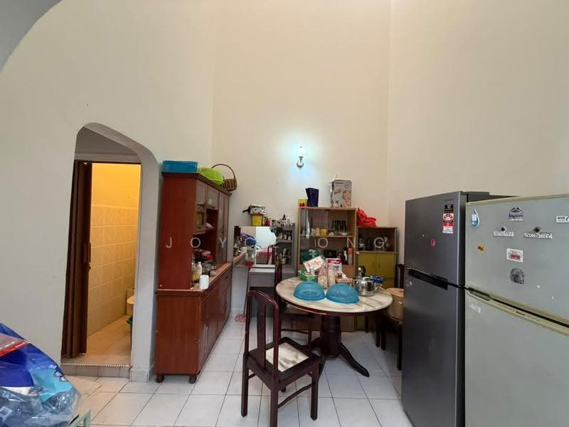 1-storey Terraced House for Sale in Taman Molek (Johor Bahru) - Joyce Ong - Kitchen - PropertyGuru.com.my