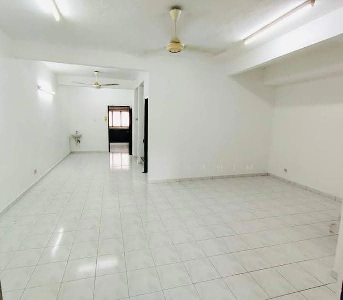 Rumah Teres 2-Tingkat untuk Disewa di Bandar Baru Salak Tinggi (Sepang) - Hawa Ibrahim - Living Room - PropertyGuru.com.my