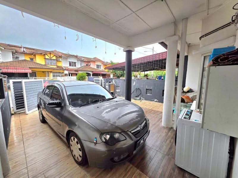 Rumah Teres 2-Tingkat untuk Dijual di Bandar Baru Bangi (Selangor) - Ammeer Nadzrai - Car Park - PropertyGuru.com.my