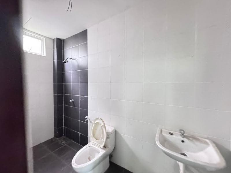 Rumah Berkembar untuk Dijual di Taman Klebang Utama (Klebang) - CHIN FN - Bathroom - PropertyGuru.com.my