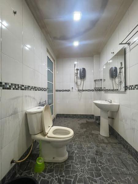 Rumah Teres 2-Tingkat untuk Dijual di Salak South (Kuala Lumpur) - Jercy Tan - Bathroom - PropertyGuru.com.my