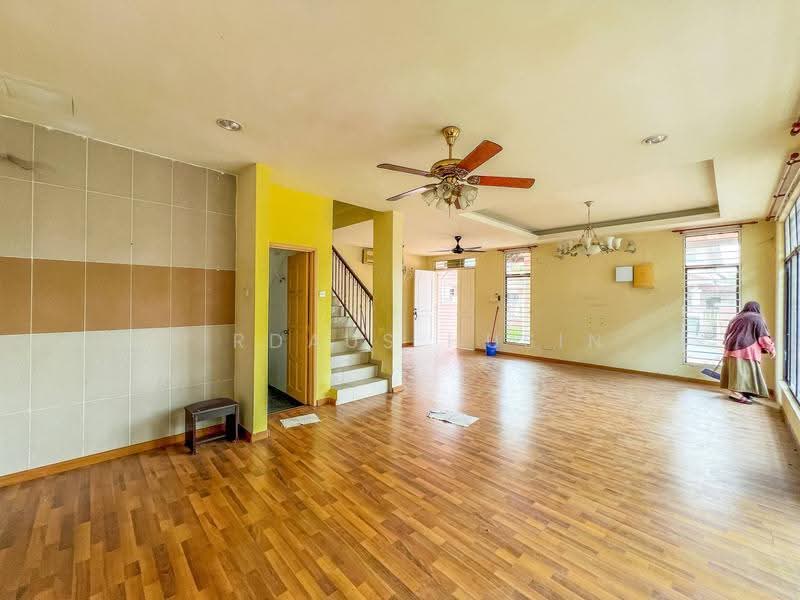 Rumah Berkembar untuk Dijual di Nilai (Negeri Sembilan) - Firdaus Husin - Living Room - PropertyGuru.com.my