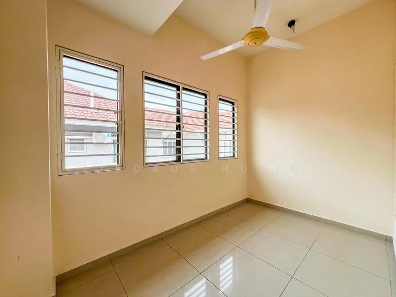 Rumah Berkembar untuk Dijual di Nilai (Negeri Sembilan) - Firdaus Husin - PropertyGuru.com.my