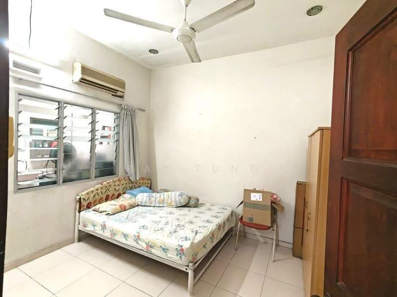 1-storey Terraced House for Sale in Taman Abad (Johor Bahru) - Ray Tung - Bedroom - PropertyGuru.com.my