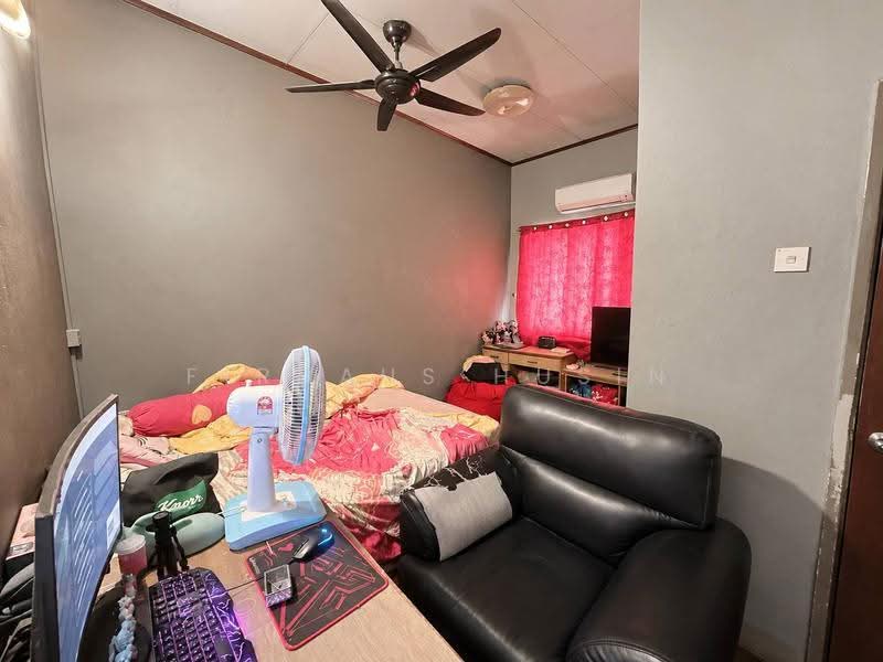 2-storey Terraced House for Sale in Usj 17 (Subang Jaya) - Firdaus Husin - Bedroom - PropertyGuru.com.my